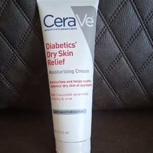 CeraVe Diabetics' Dry Skin Relief Moisturizing Cream - White and Red
